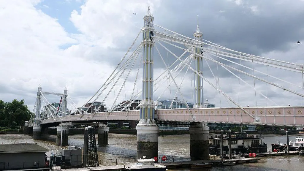 Albert Bridge in day light
