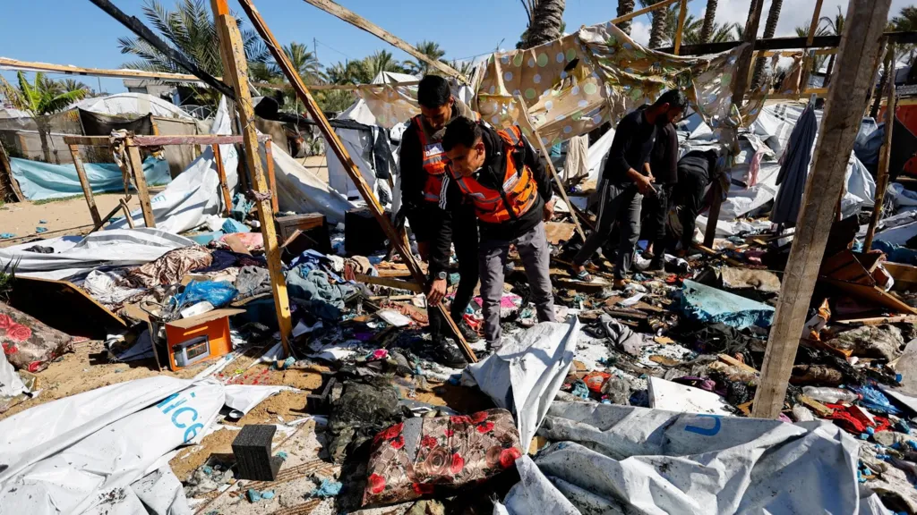 Civil Defense first responders inspect the site of an Israeli strike on a tent for displaced Palestinians, in al-Mawasi, near Khan Younis, southern Gaza (4 February 2026)